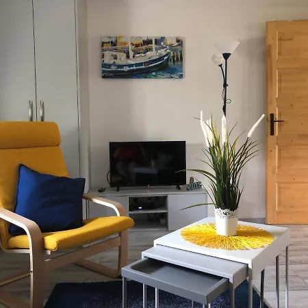 公寓 Dominik Apartmanhaz *